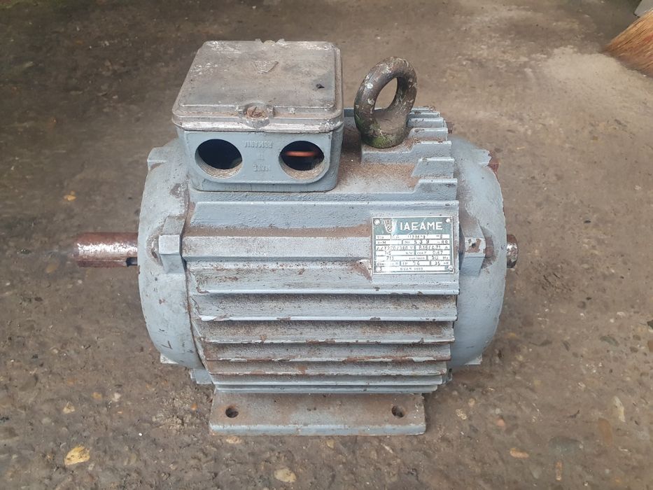 De vanzare 3 motoare trifazate