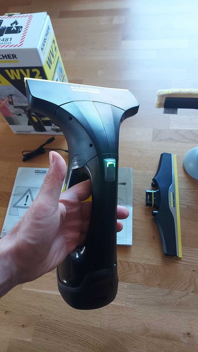 Стъклочистачка KARCHER WV 2 PREMIUM Работа на батерия