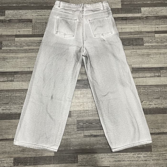 белые джинсы в архивном стиле