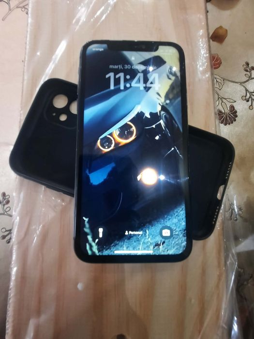 Vând sau schinb ipone 11 sinplu!!