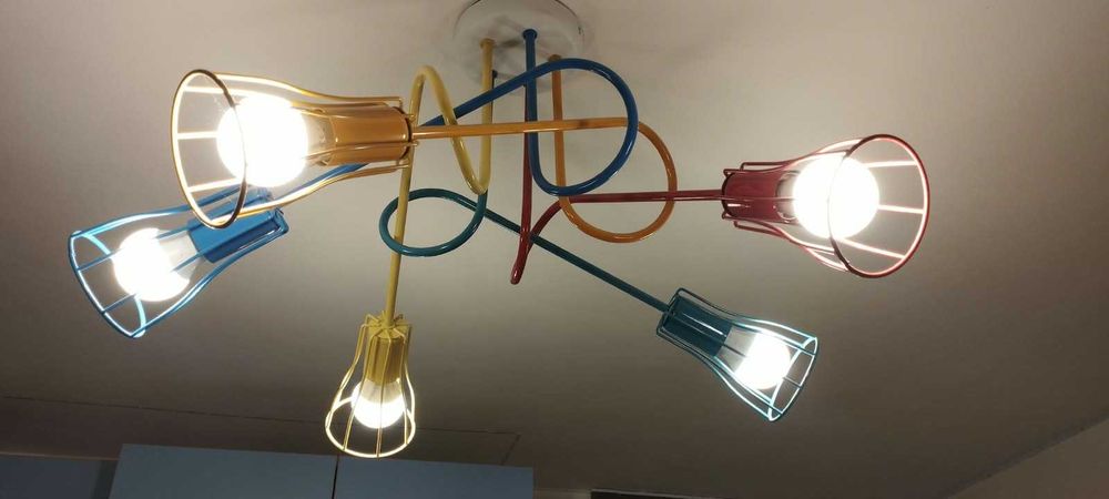 Lustra led pentru camera copiilor