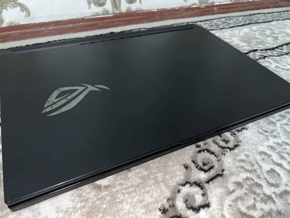 asus rog strix g17 gaming — core i7 10750H, nvidia RTX2060