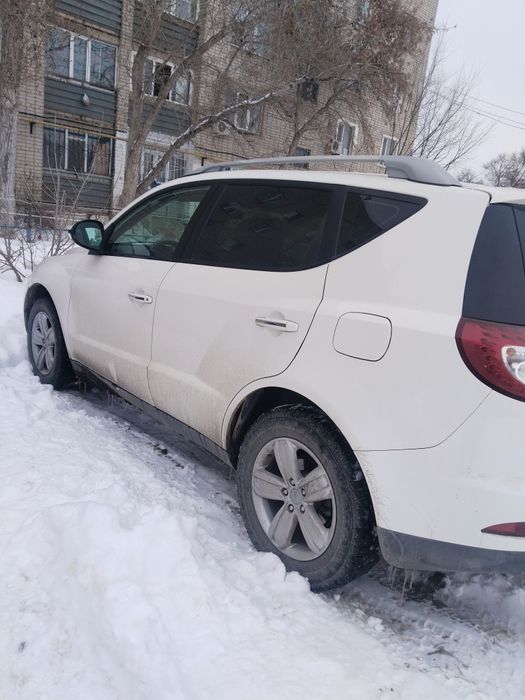 Кроссовер  Белый...