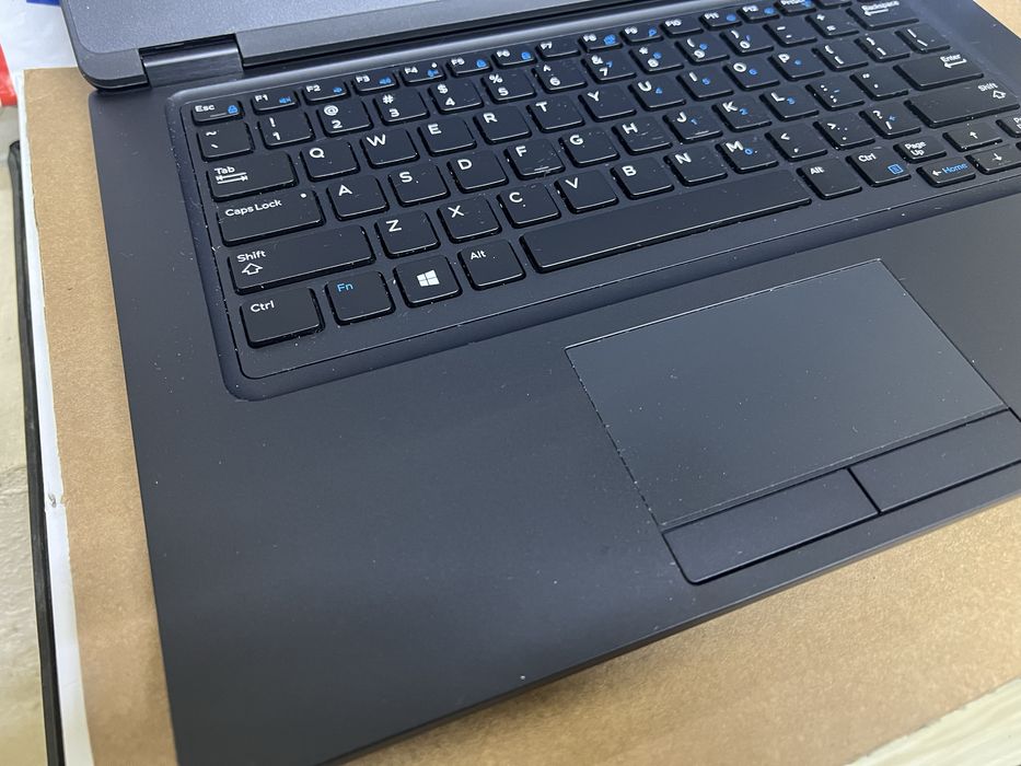 Dell 5490 ноутбук в идеалтном состоянии i5-8350u 8gb ddr4 256 ssd