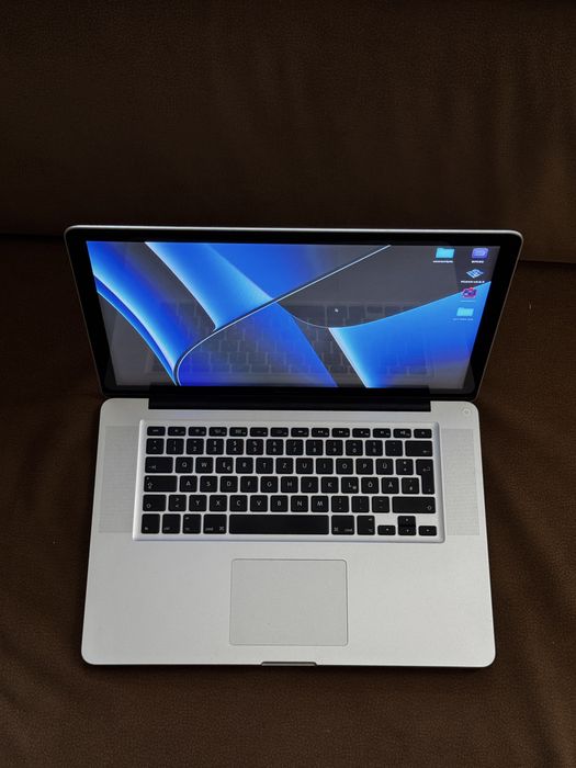 Macbook Pro Mid 2012 15' 16GB ram 240 GB SSD