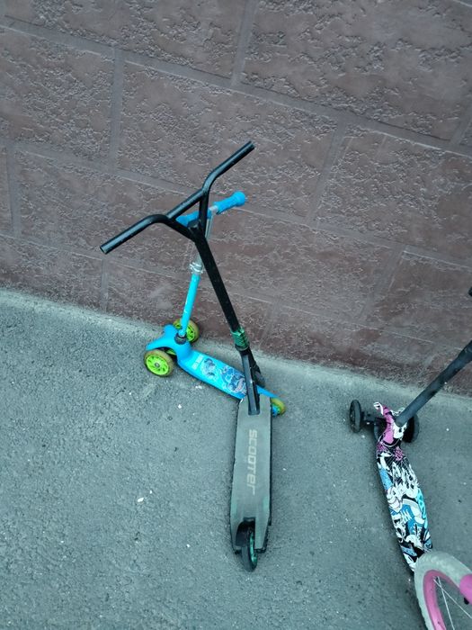 Продам Самокат металический. Поднимает до 100кг