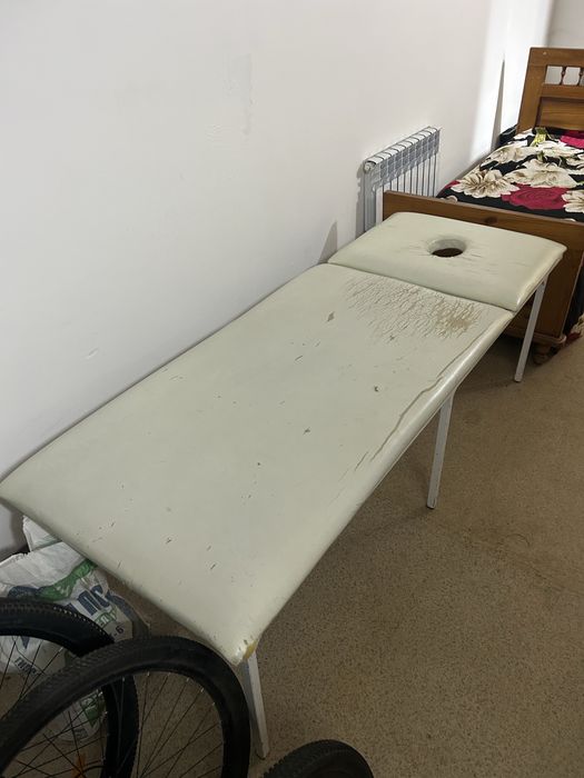 Кровать и кушетка