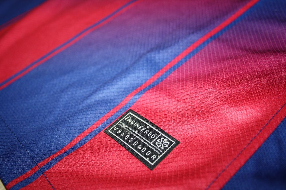 FC Barcelona 25/26 домакински екип