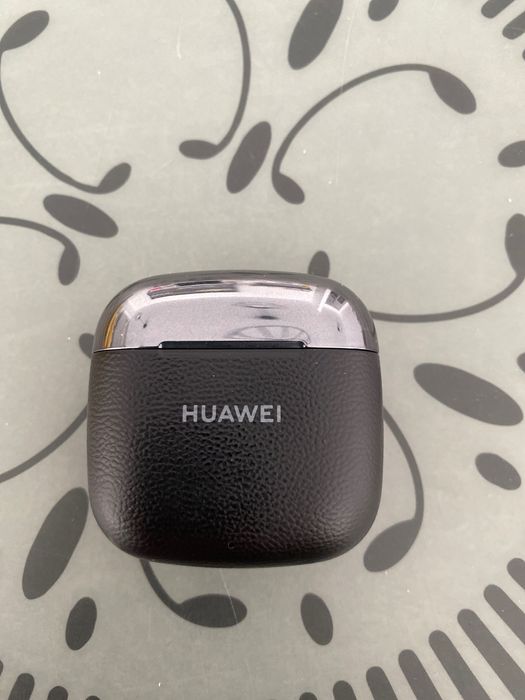 Voi vinde căști noi