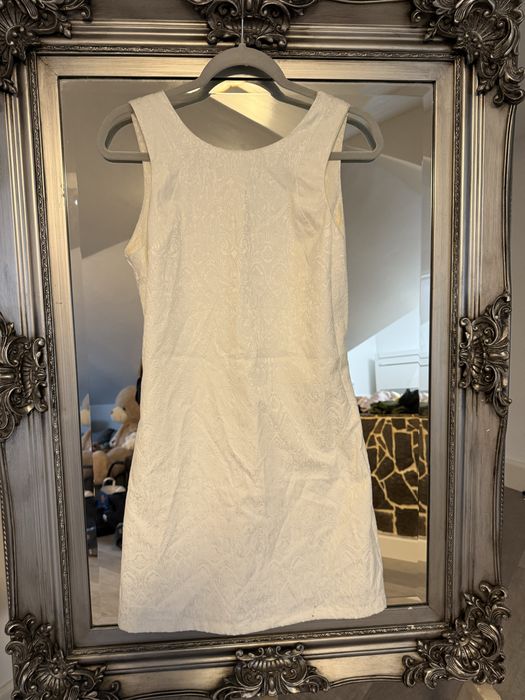 Rochie alba cu model