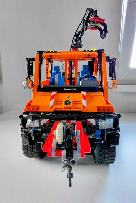 LEGO Technic 8110 Mercedes-Benz Unimog U400