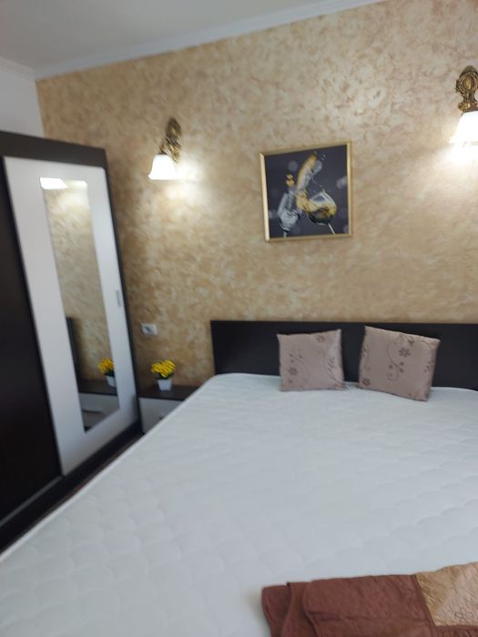 Închiriez apartament cu 2 camere