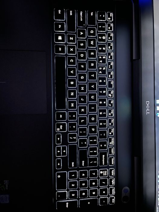 Dell Vostro 15 7580 | i5-8300H | GTX 1050 Ti 4GB | 16GB | 512GB NVMe | IPS