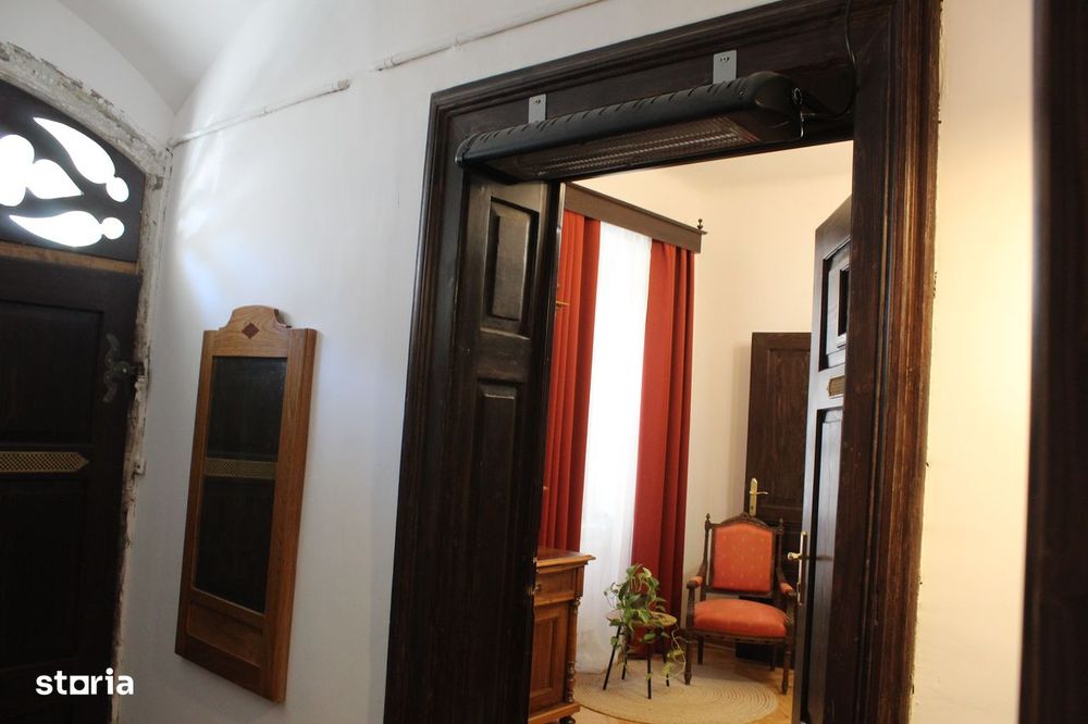 Duplex ultracentral, langa Biserica Neagra