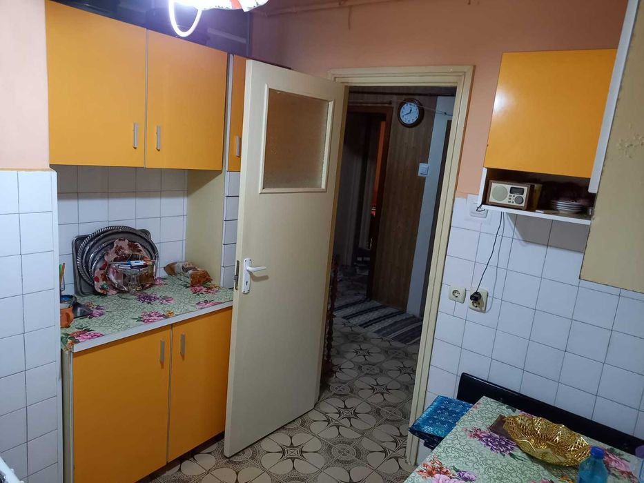 Apartament cu 4 camere ,2 bai si pivnita