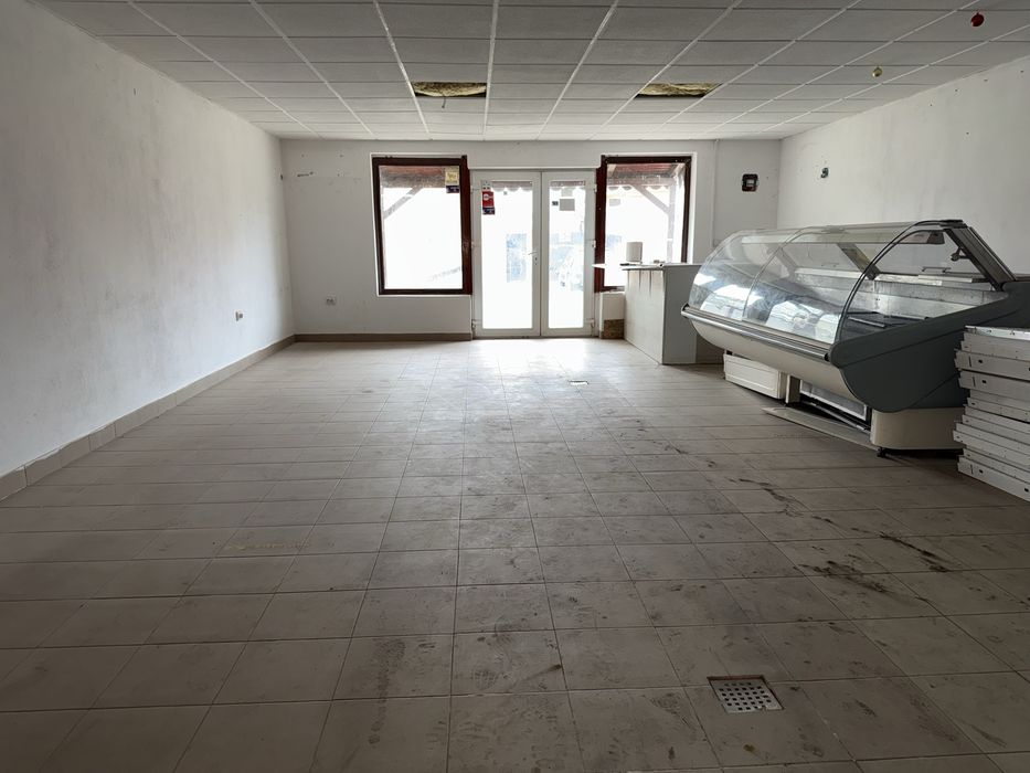 Spațiu comercial magazin Șeitin 703 mp teren vitrină stradală