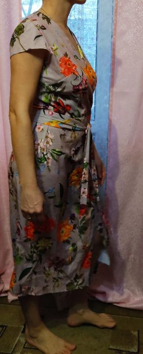 Платье нарядное, 44 - 46 размер,