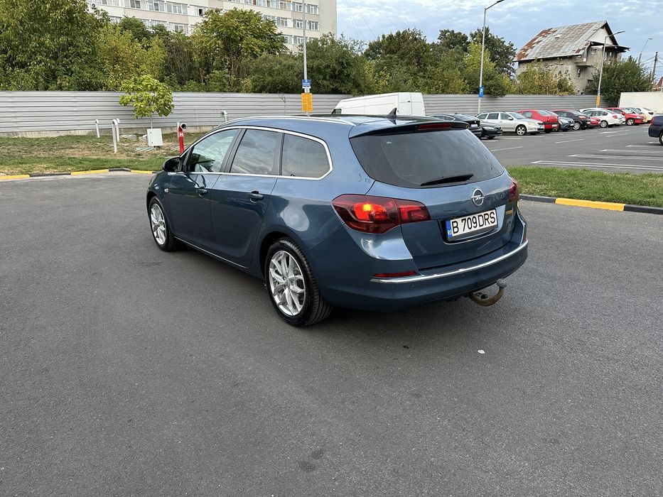Vând Opel Astra Sport Tourer