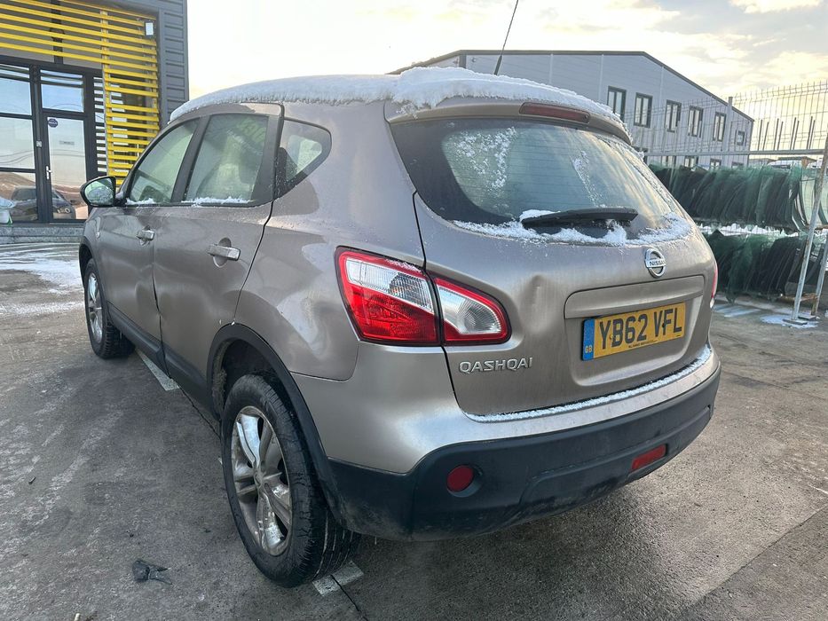 Dezmembrez / Piese auto Nissan qashqai bej 2010 1.6 benzina