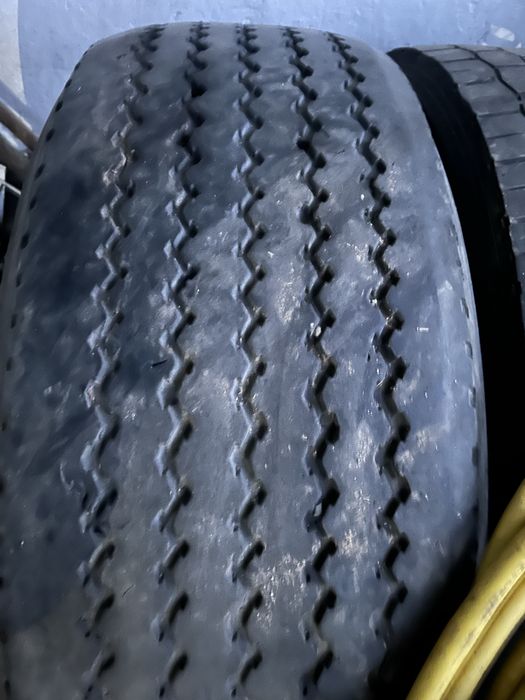 Продавам гуми за камион