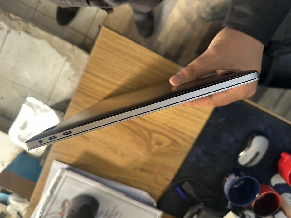 MacBook pro 2018 with touchbar 15.4”