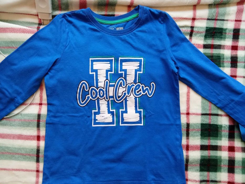 Осем блузи за момче 6-7 г. за 8 евро.