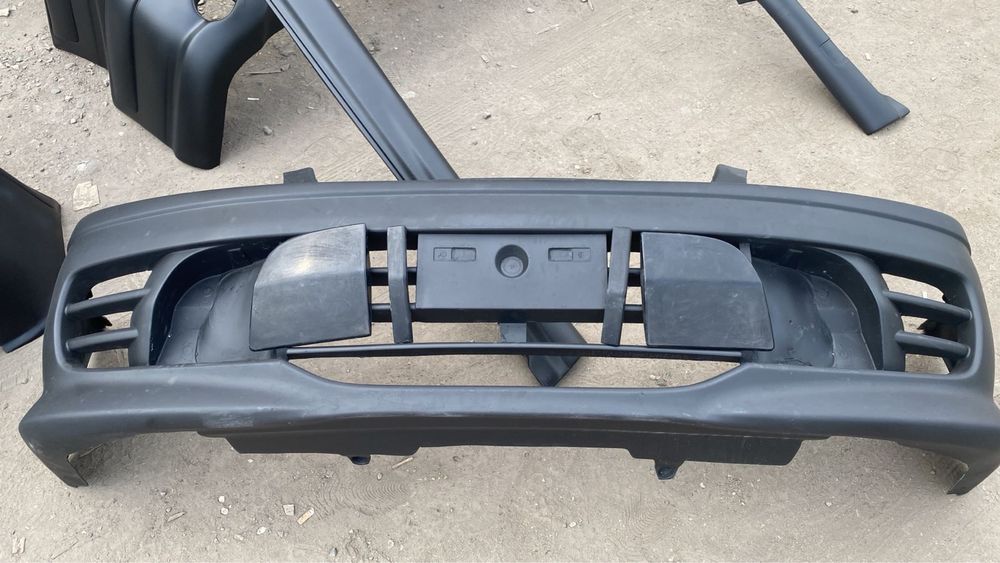 Бампер перелний на ниссан рнеса