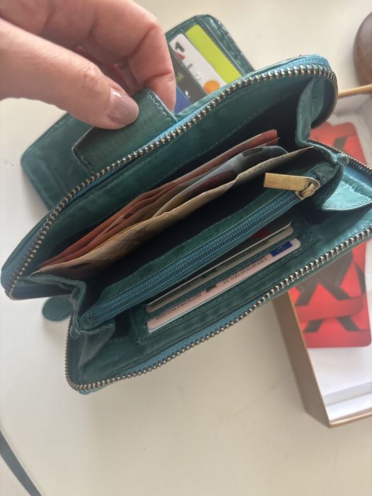 Нов италиански дамски портфейл от естестествена кожа