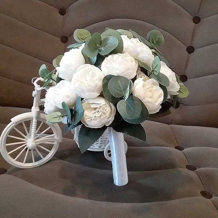 букет невесты  на свадьбу из искусственных цветов, брошек