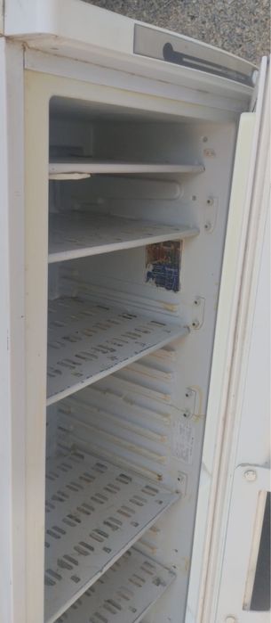 Холодильник и стиральная машина, рабочие