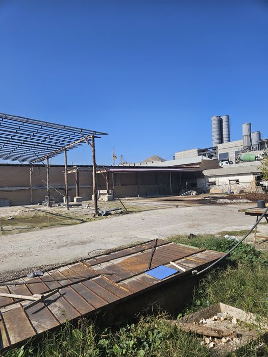 Қибрай тумани М.Улуғбек махалласида 26 сот. нотурар жой сотилади.