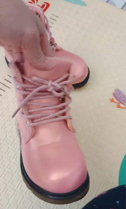 Продам ботинки на девочку