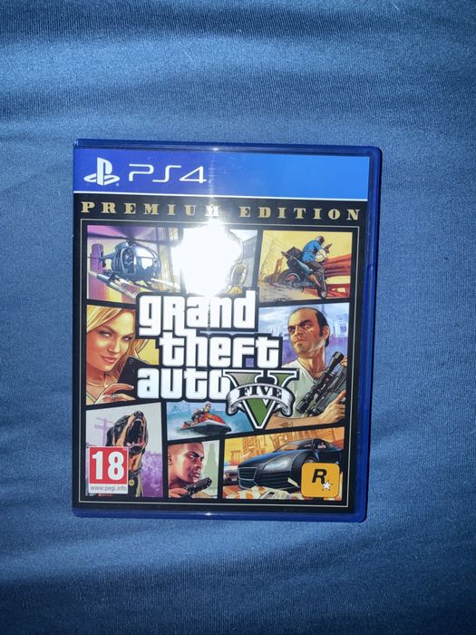 Продавам два диска, единият е неотварян, GTA V.