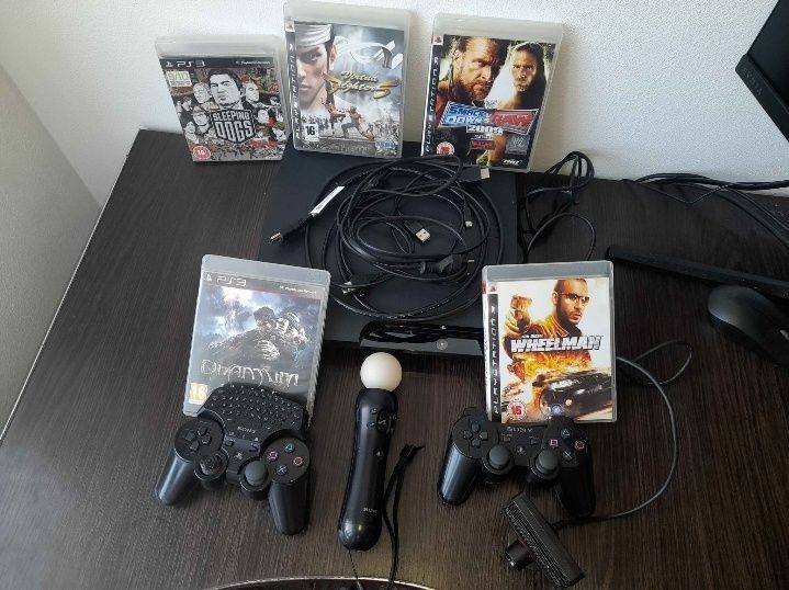 PlayStation 3 +5 jocuri + 2 controllere – pachet complet!