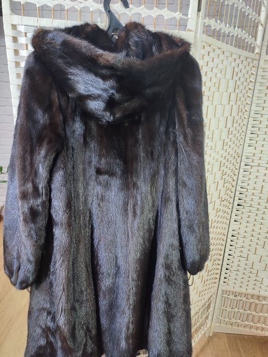 Продам шубу норковую.