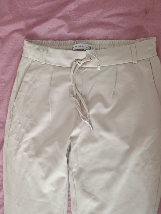 Vând pantaloni casual