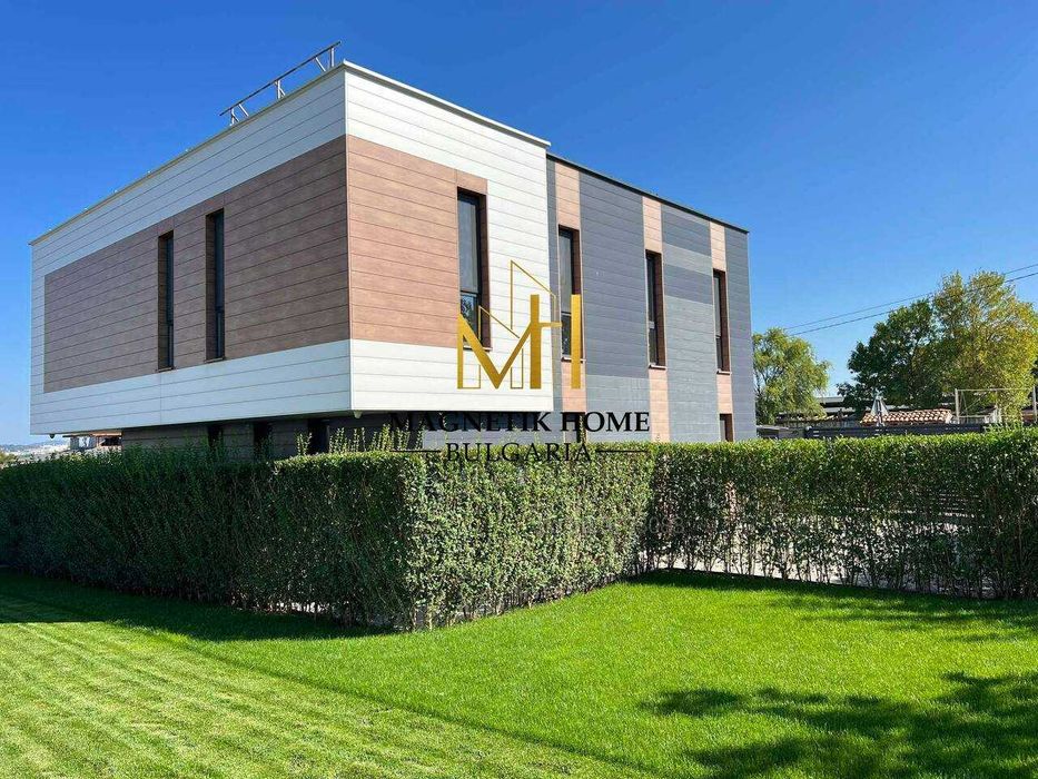 Великолепна къща с 3 спални, 4 бани, 2 паркоместа  в ж.к. Крайморие