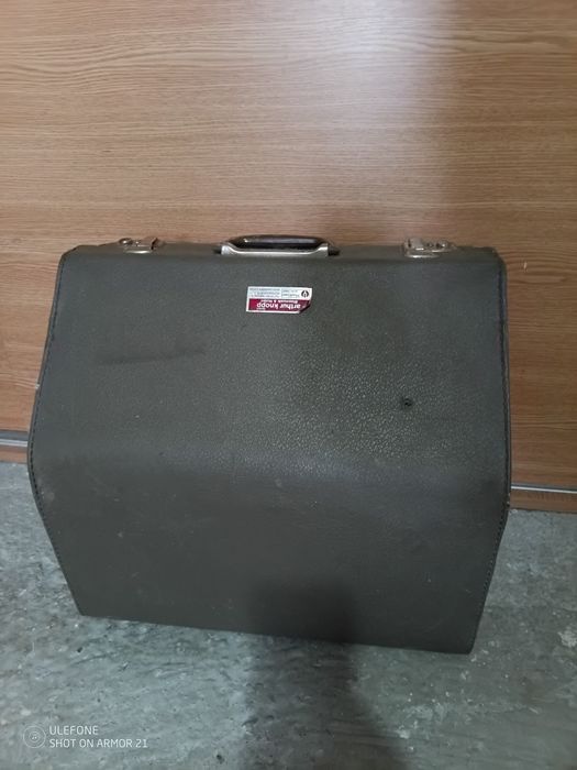 Vând sau schimb cu magnetofon  Akai.