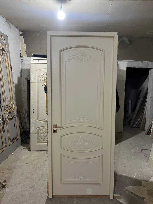 Shovrumda turgan eshiklar sotiladi