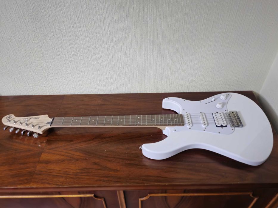 Электра гитара YAMAHA PACIFICA012,  комбик ORANGE Crush 20