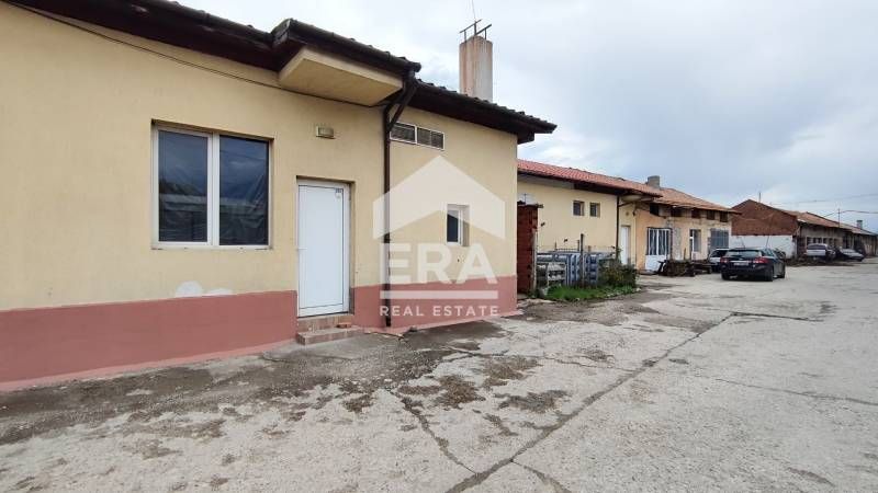 Сграда с разработен бизнес в гр. Банско