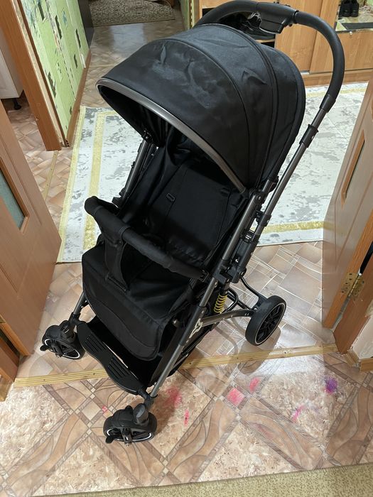 Продаю коляску и стульчик для кормления.