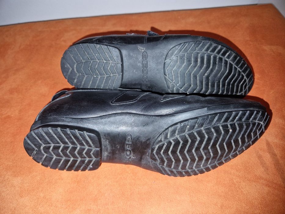 Geox оригинални черни естествена кожа 40