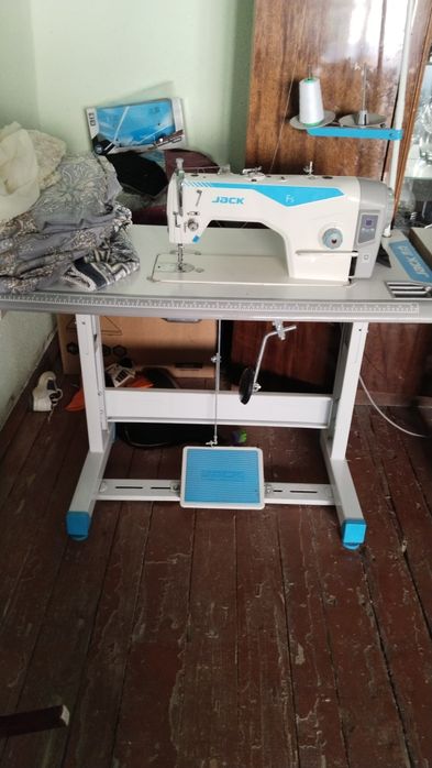 Тикув машина ва оверло сотилади