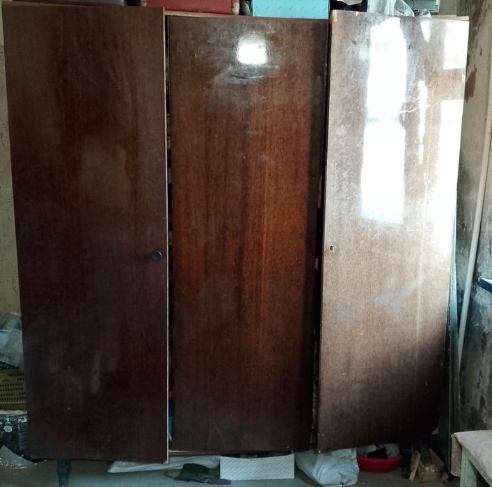 Сотилади шифоньер Румынский