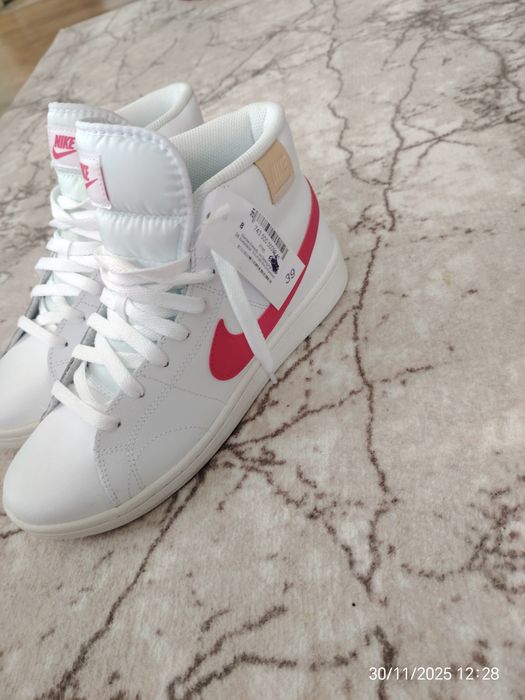 Дамски високи маратонки Nike