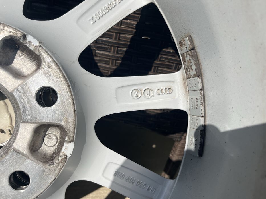 Оригинални джанти 16 5x112 с гуми 205 /55/16 от ауди а3 2018 година