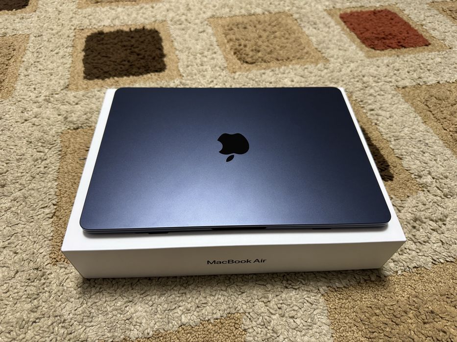 Macbook Air M2 8GB RAM, 512 GB SSD