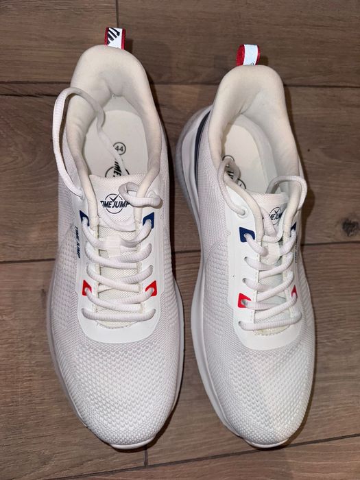 Продам новую кросовку