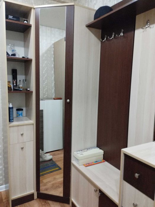 Продаю шкаф для прихожку,угловой